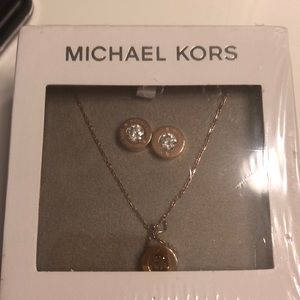 Michael Kors MKJ6717791 earrings and necklace set